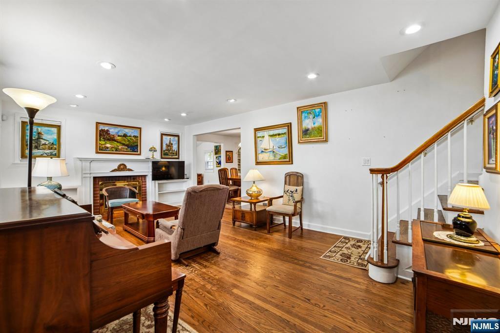 25 Lake Drive