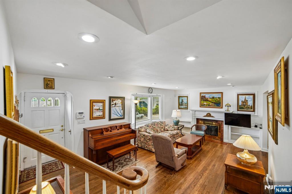 25 Lake Drive