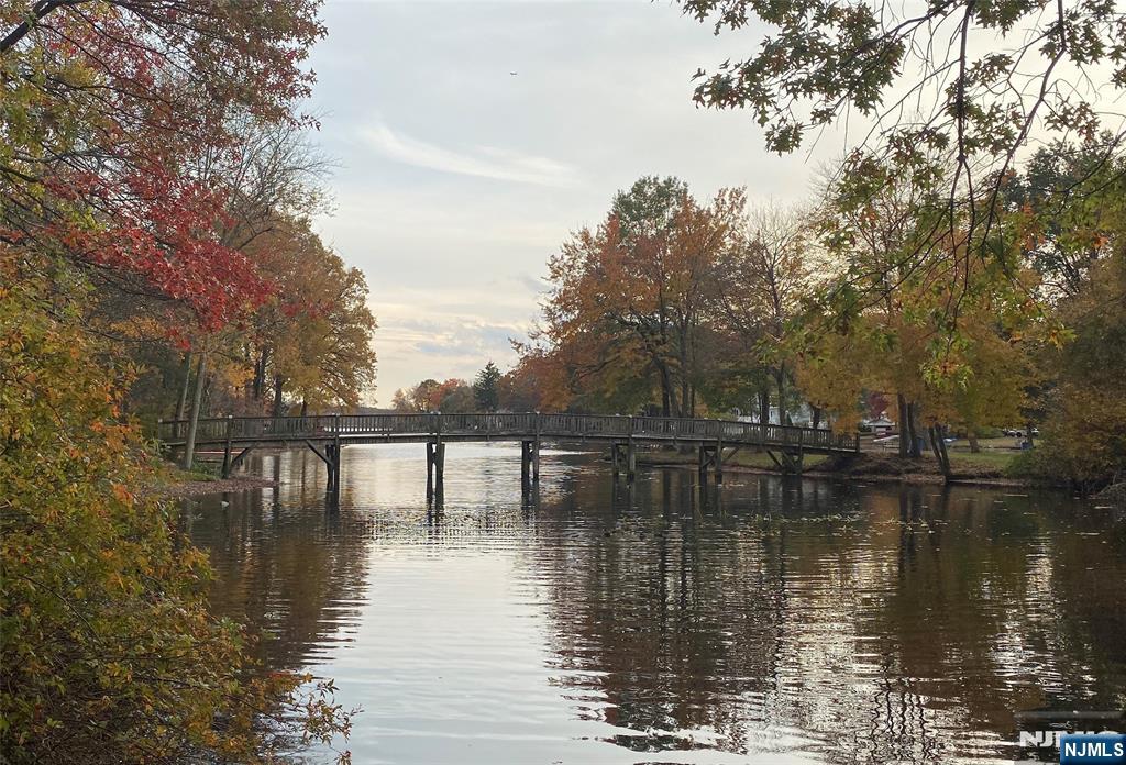 25 Lake Drive