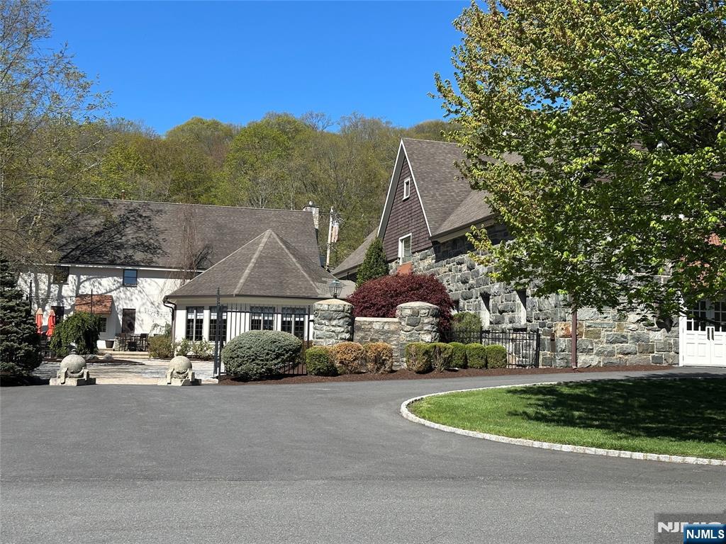 20 Hilltop Road