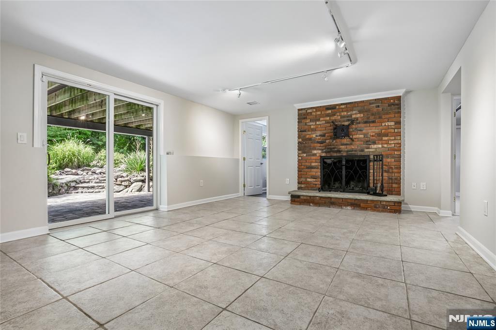 20 Hilltop Road