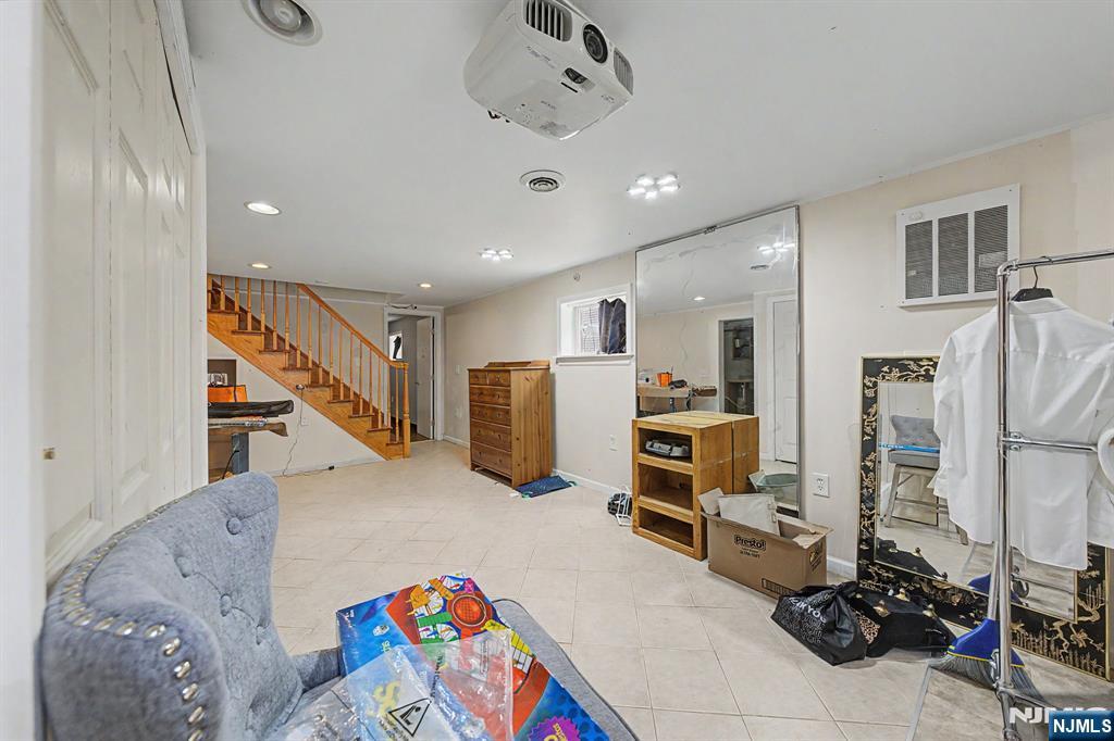 92 Blauvelt Avenue