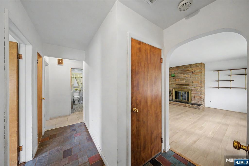 27 Oswego Avenue