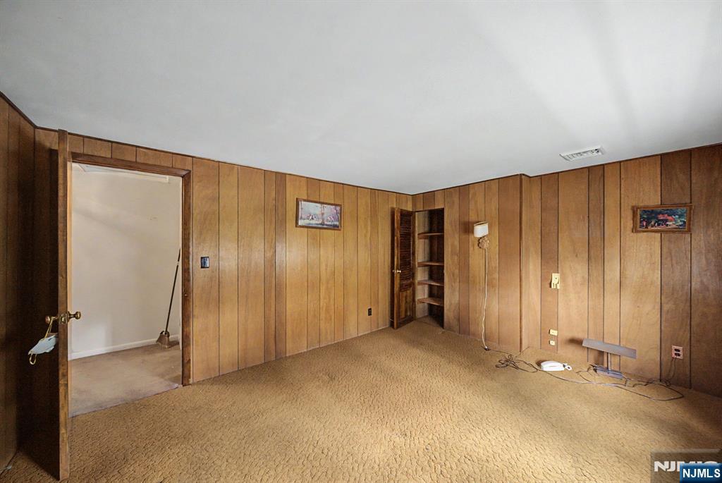 27 Oswego Avenue