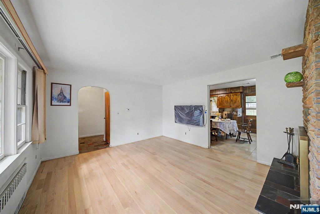 27 Oswego Avenue