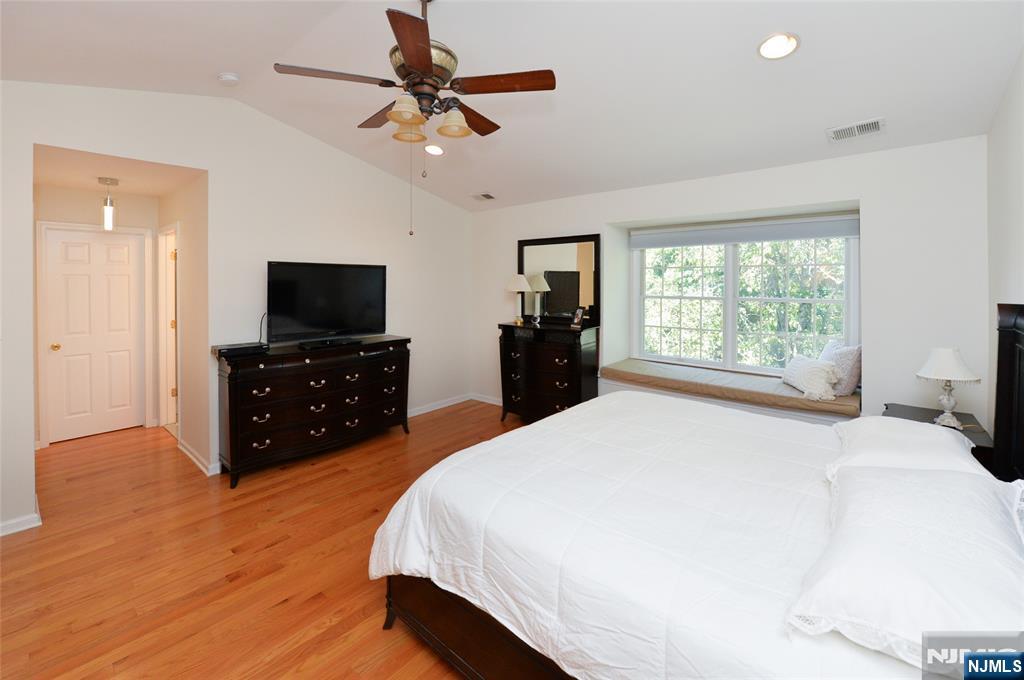 90 Summer Hill Road 90