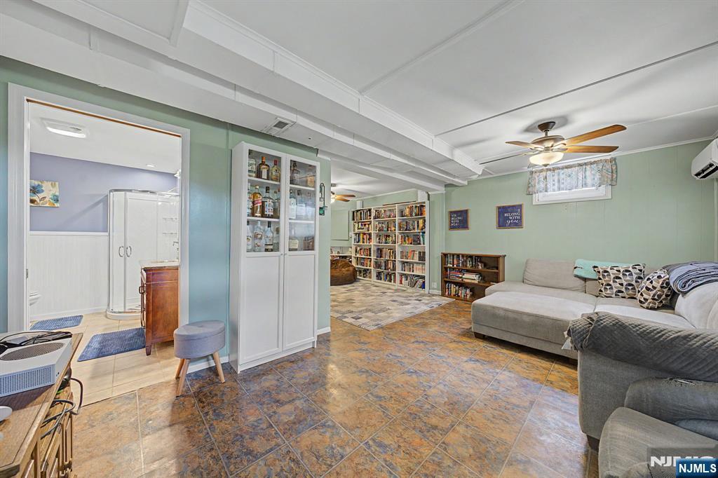 114 Warhol Avenue