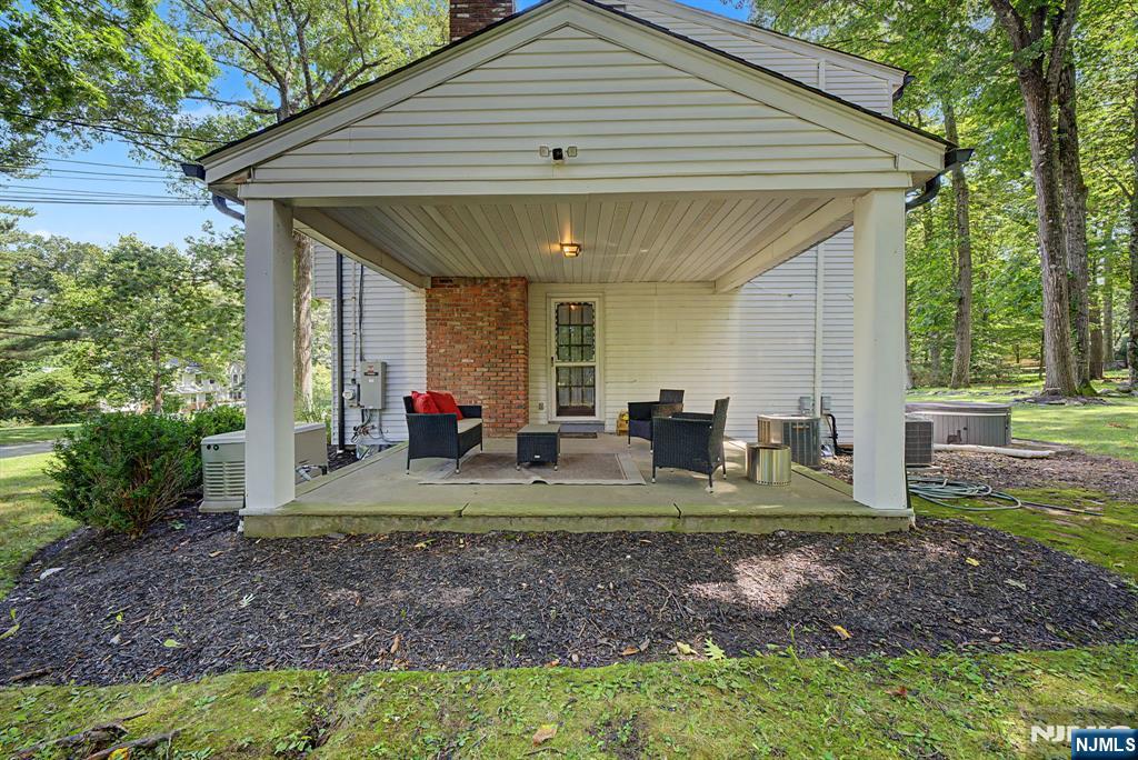 61 Heatherhill Lane