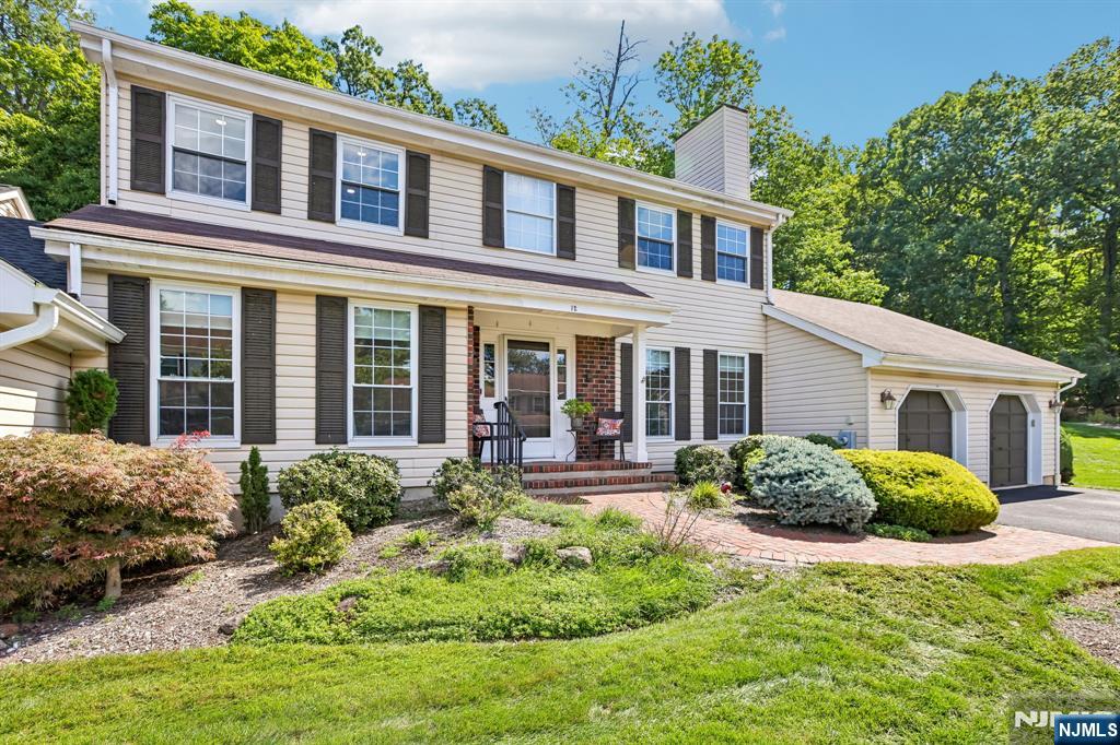 12 Clearwater Drive