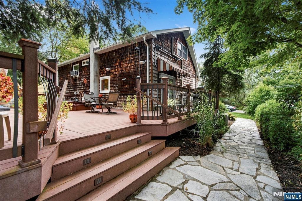 9 Melrose Avenue