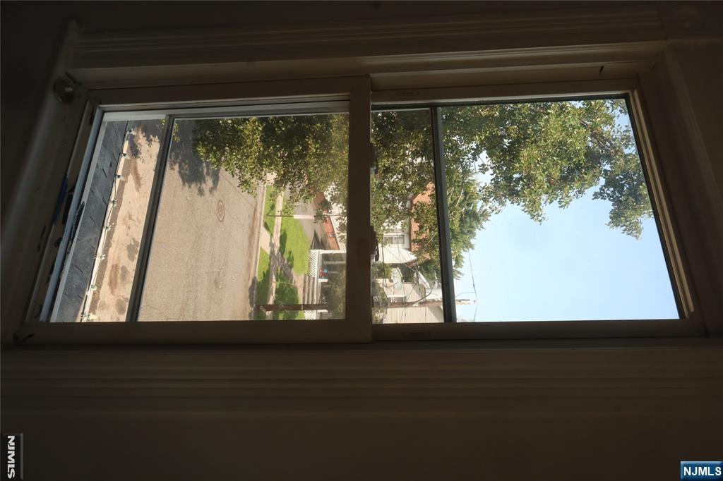 322 Hawthorne Street