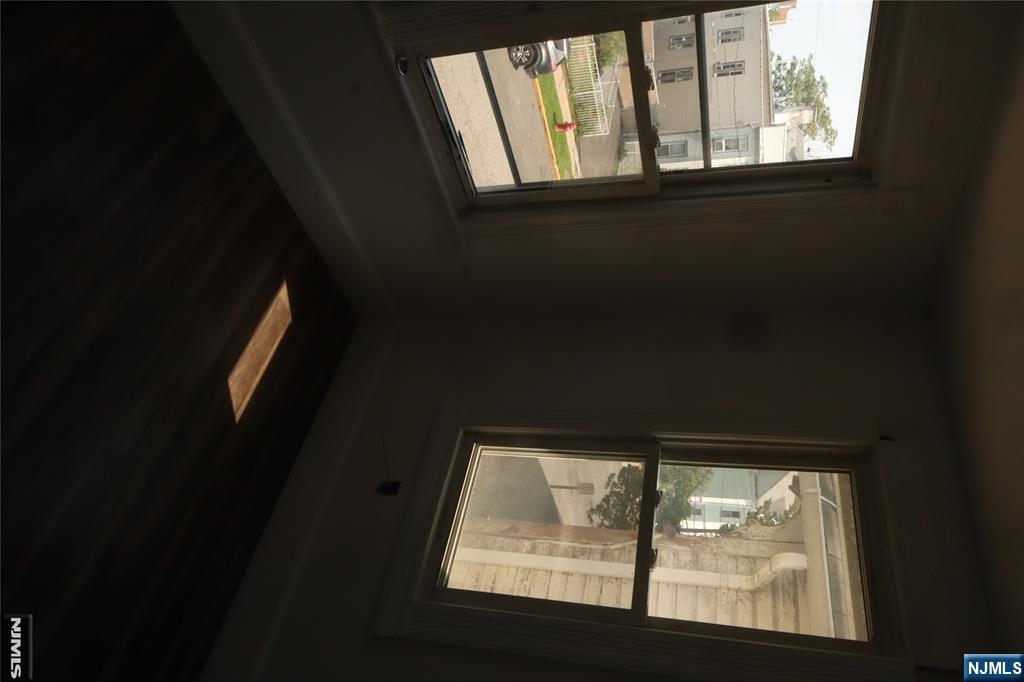 322 Hawthorne Street