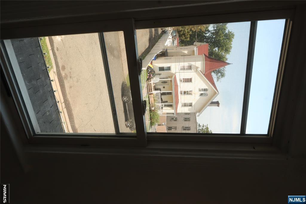 322 Hawthorne Street