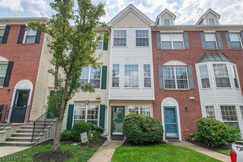 1303 Persimmon Ct