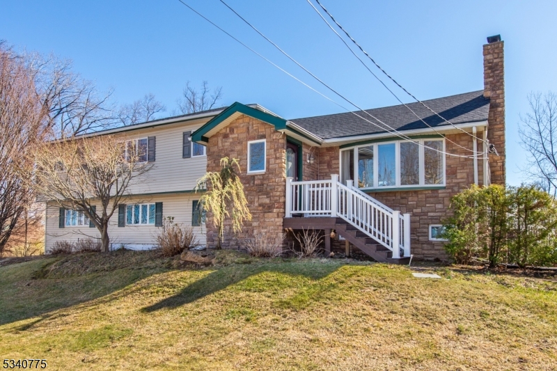 74 Wyandemere Dr