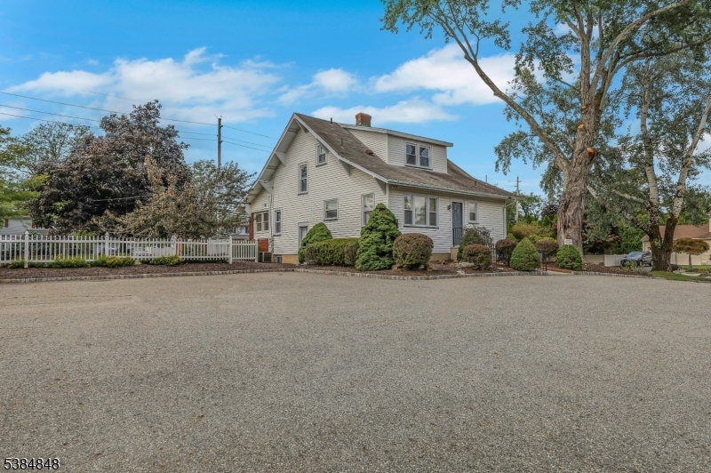 782 Valley Rd