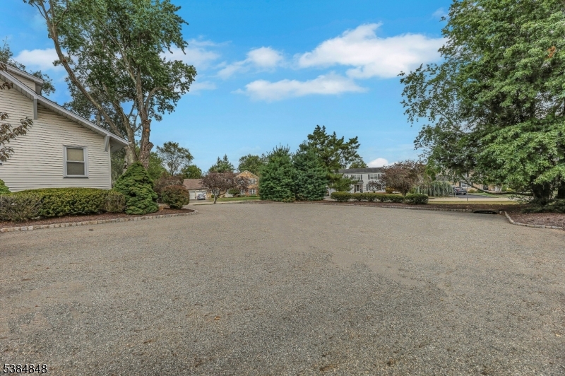 782 Valley Rd