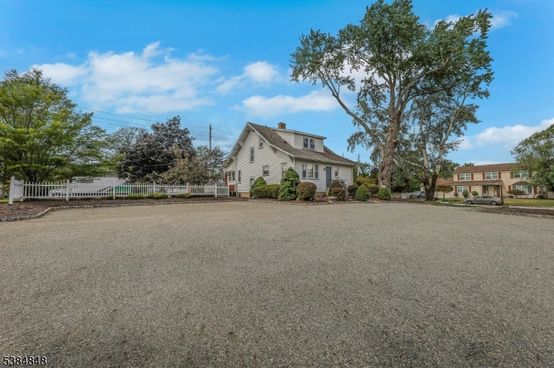 782 Valley Rd