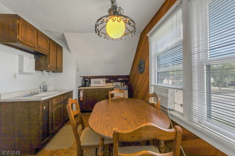 782 Valley Rd