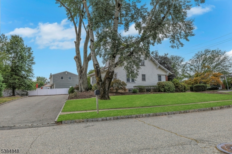782 Valley Rd