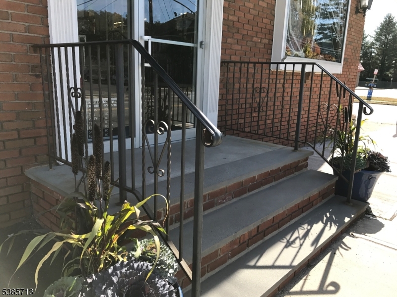 636, 1 Ringwood Ave