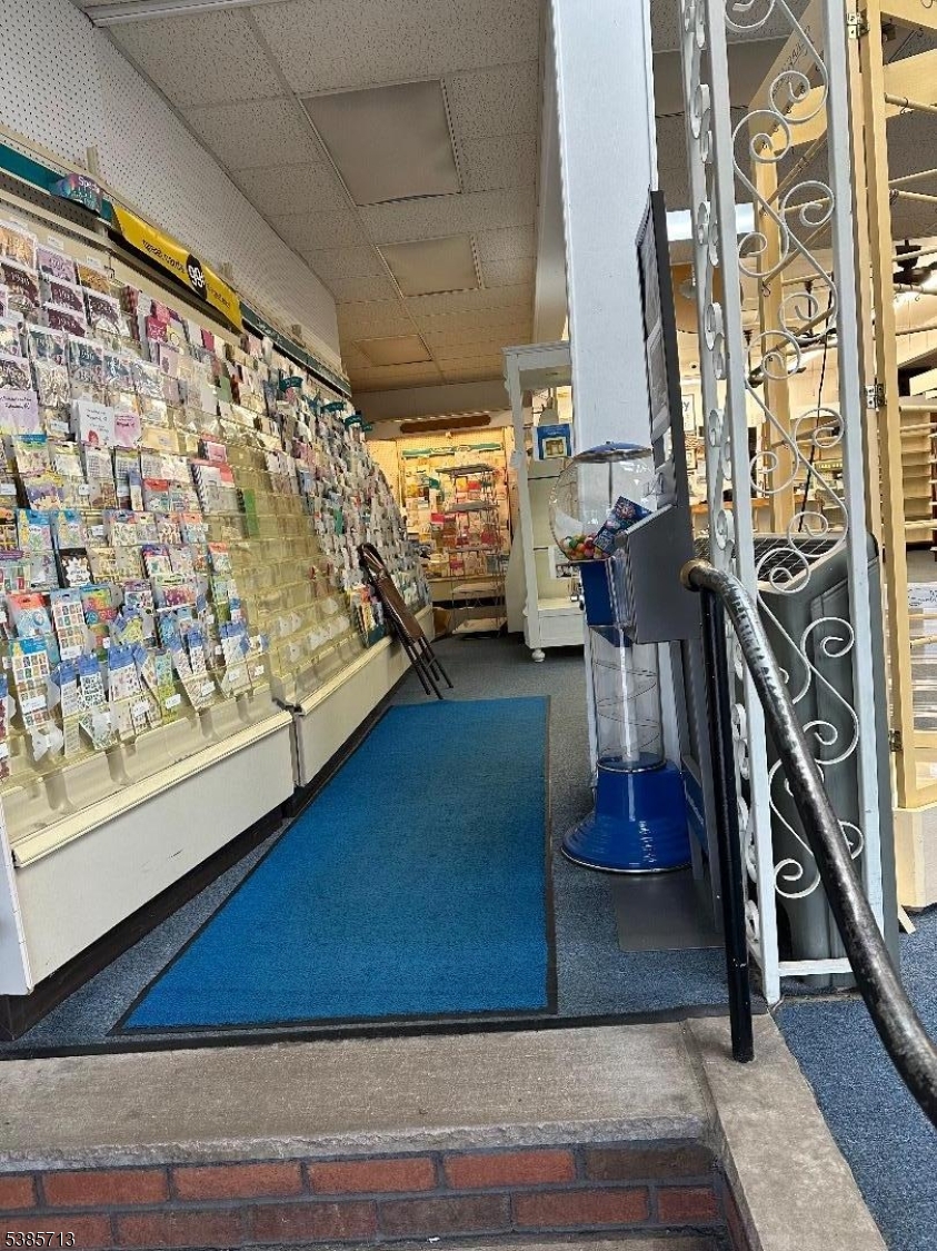 636, 1 Ringwood Ave