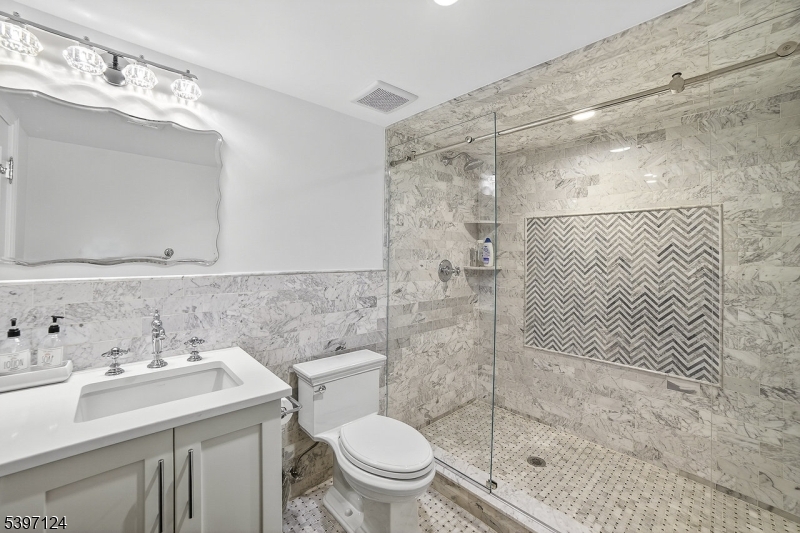 1096 Briar Way
