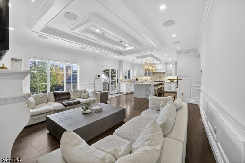1096 Briar Way