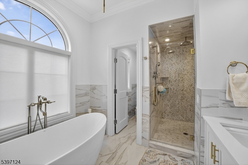 1096 Briar Way