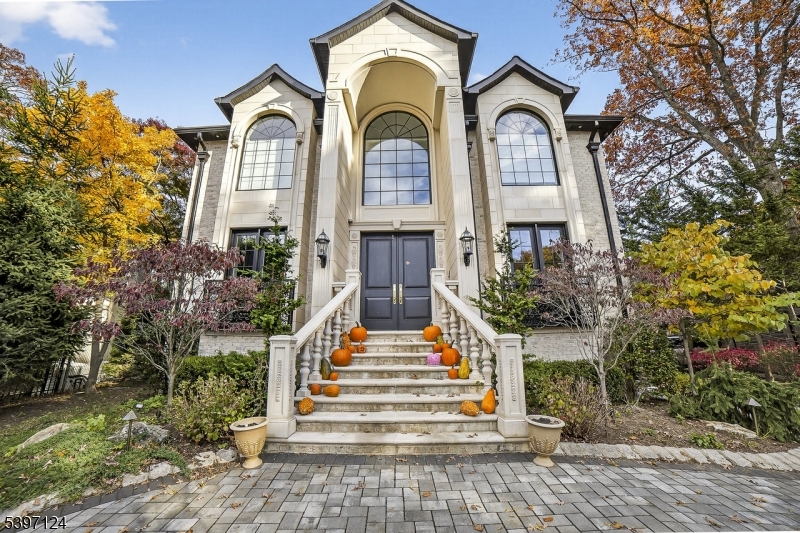 1096 Briar Way