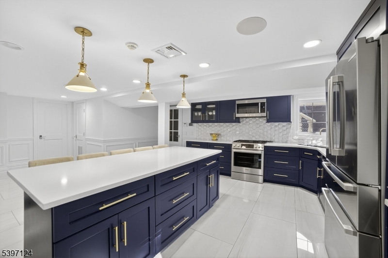1096 Briar Way