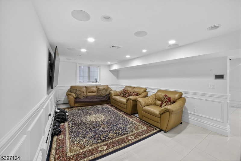 1096 Briar Way
