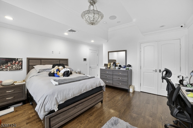 1096 Briar Way