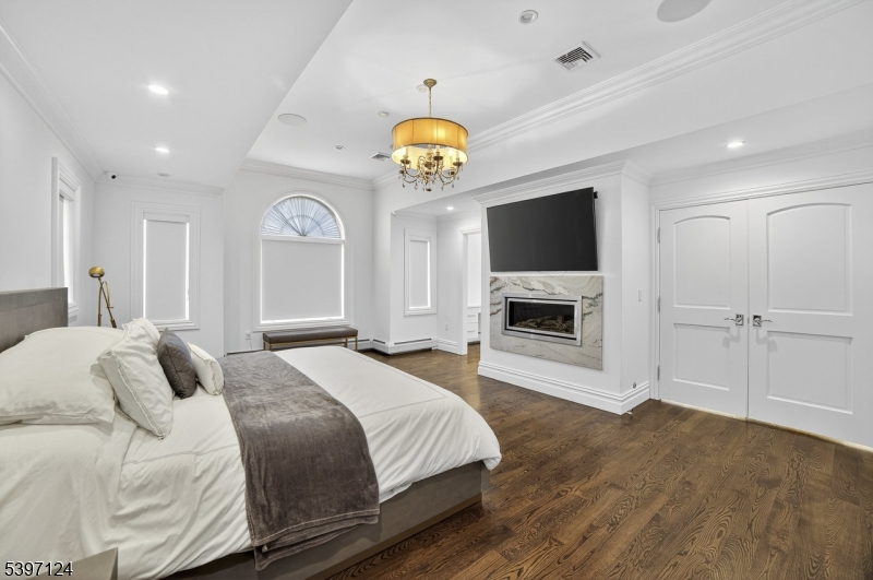1096 Briar Way