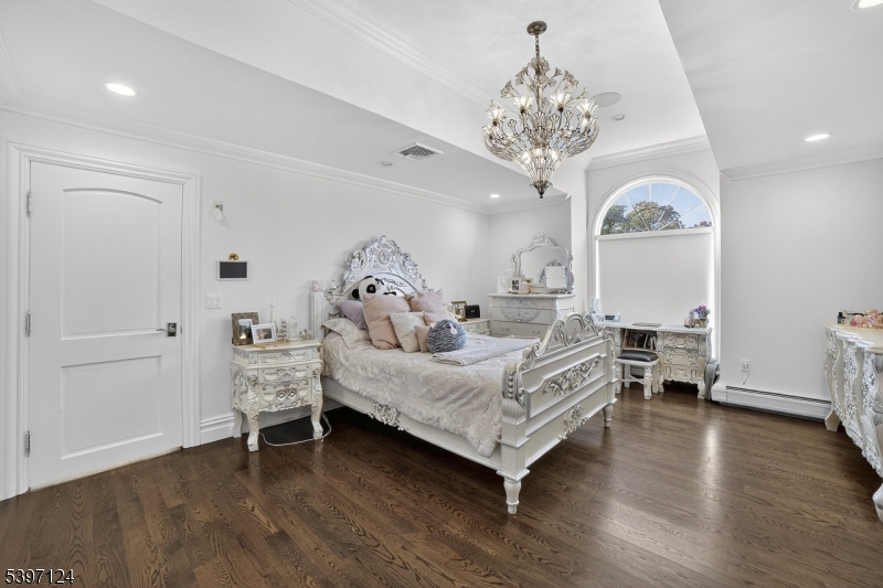 1096 Briar Way