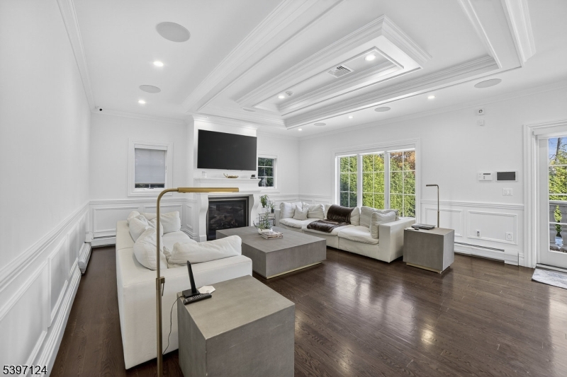 1096 Briar Way