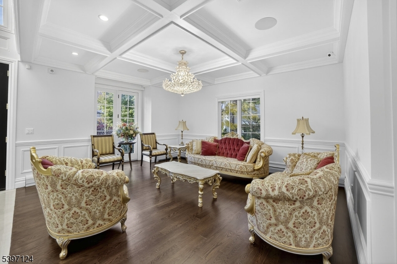 1096 Briar Way