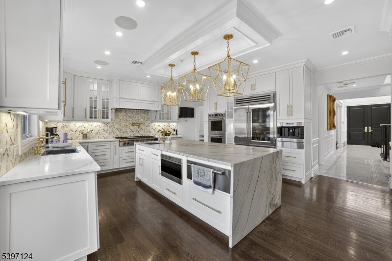 1096 Briar Way