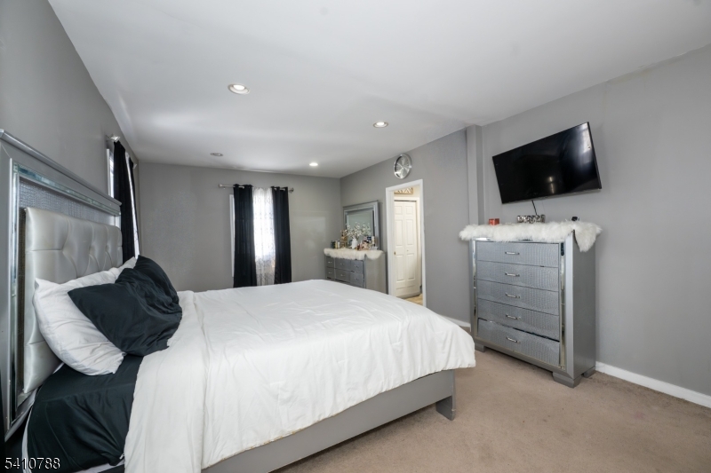 32 Newfield St