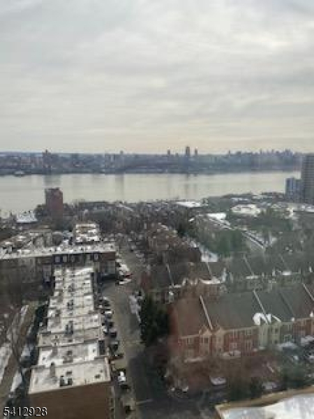 900 Palisade Ave