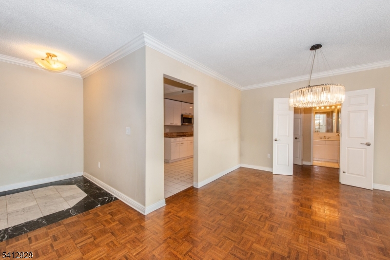 900 Palisade Ave