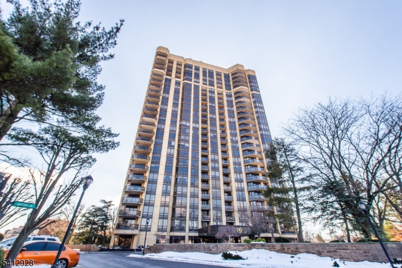 900 Palisade Ave