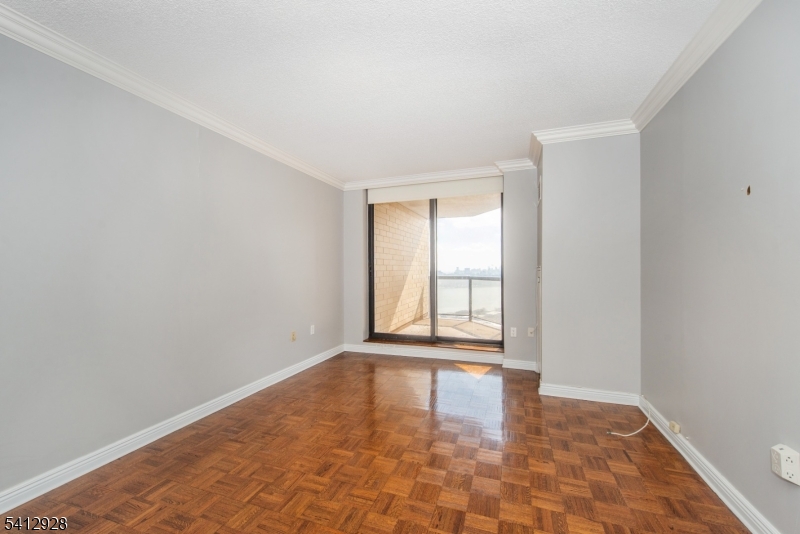 900 Palisade Ave