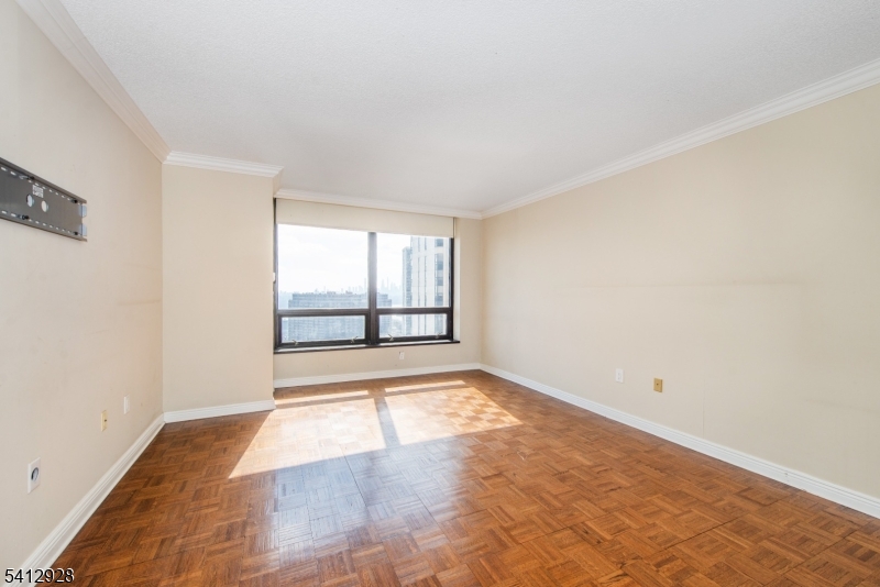 900 Palisade Ave