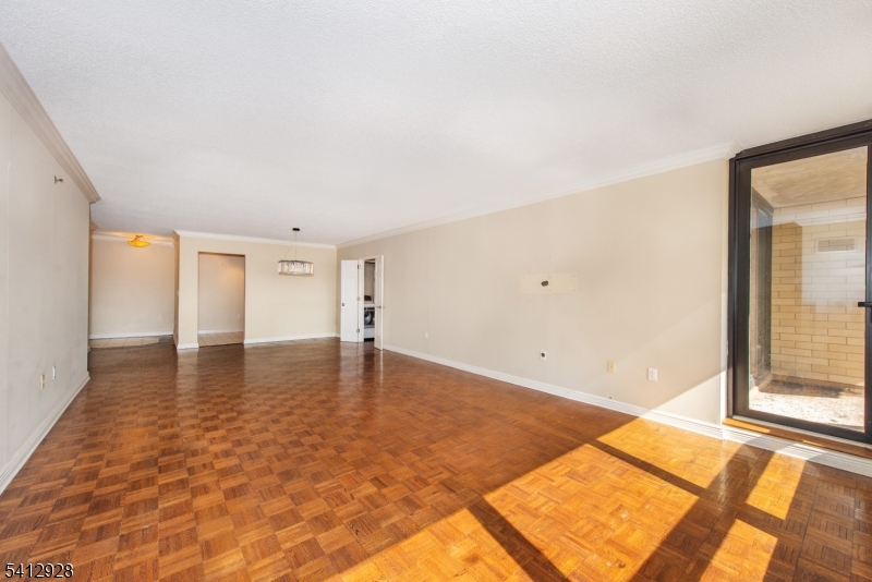 900 Palisade Ave