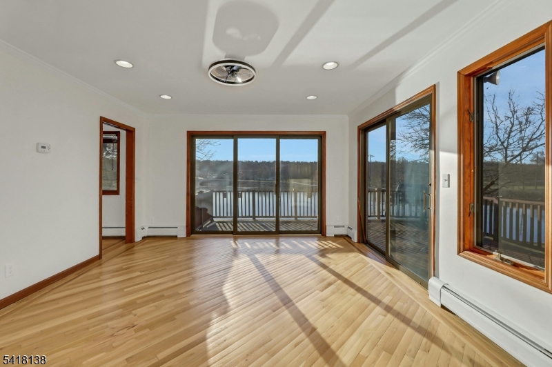 10 Lake Drive West
