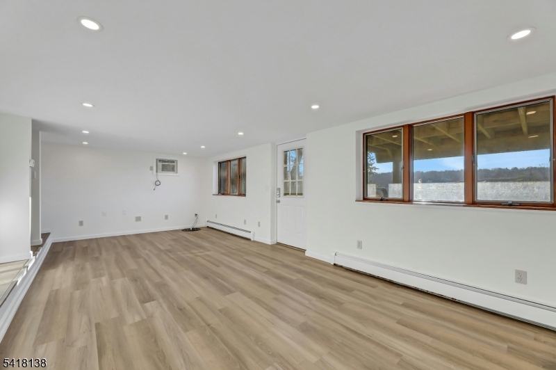 10 Lake Drive West