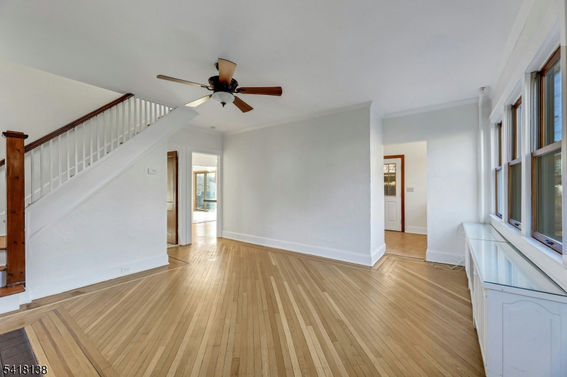 10 Lake Drive West