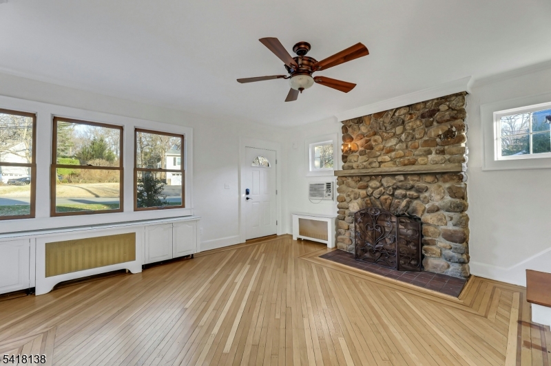 10 Lake Drive West