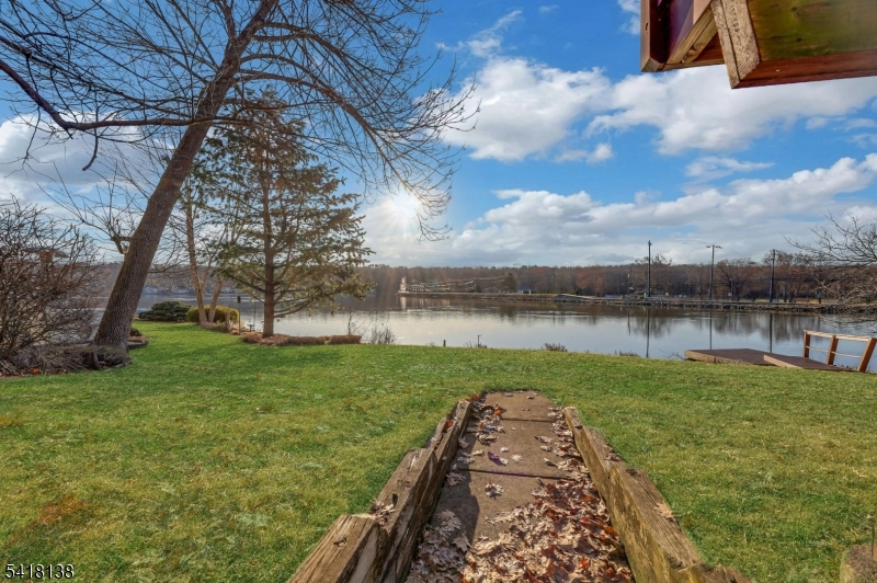 10 Lake Drive West